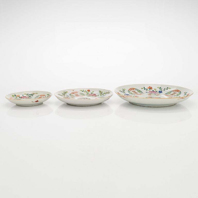 Nine late Qing dynasty porcelain plates, early 20th century.