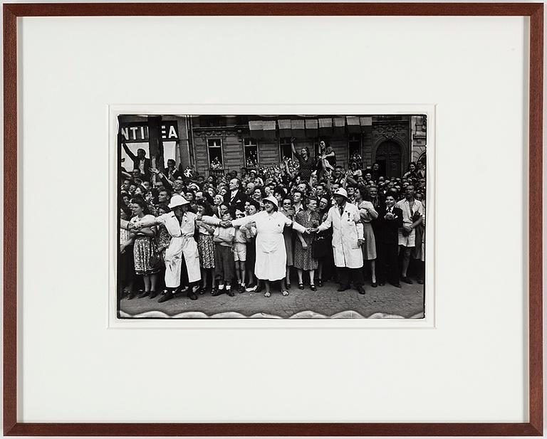 HENRI CARTIER-BRESSON, gelatin silver print stamped by the photographer and with Europapress AB copyright stamp verso.