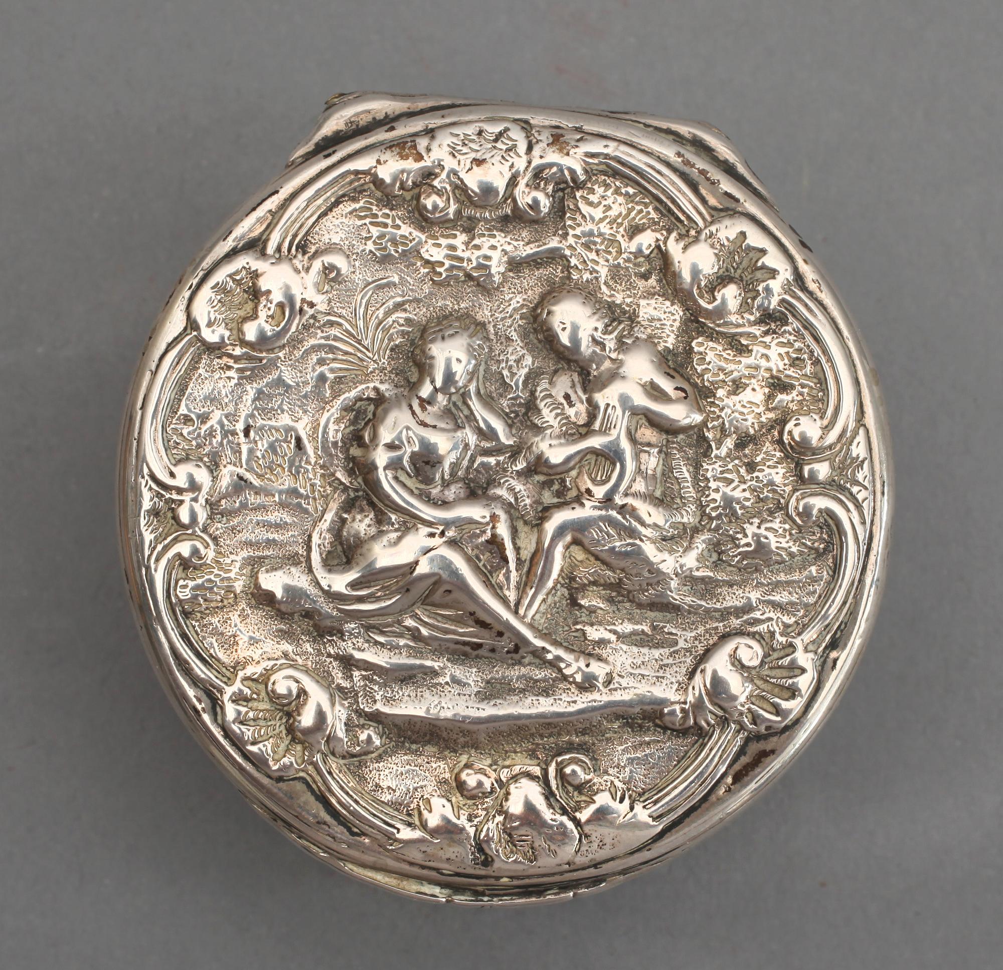 DOSA, silver. Nils Orstedt (1745-1769/78) Norrköping. Vikt ca 130 g.