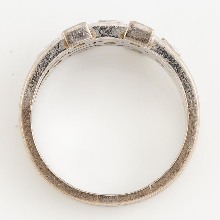 Ring, Engelbert, 18K vitguld med briljantslipade diamanter.
