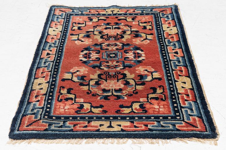 An antique Baotou/Suiyuan rug, ca 100 x 55 cm.