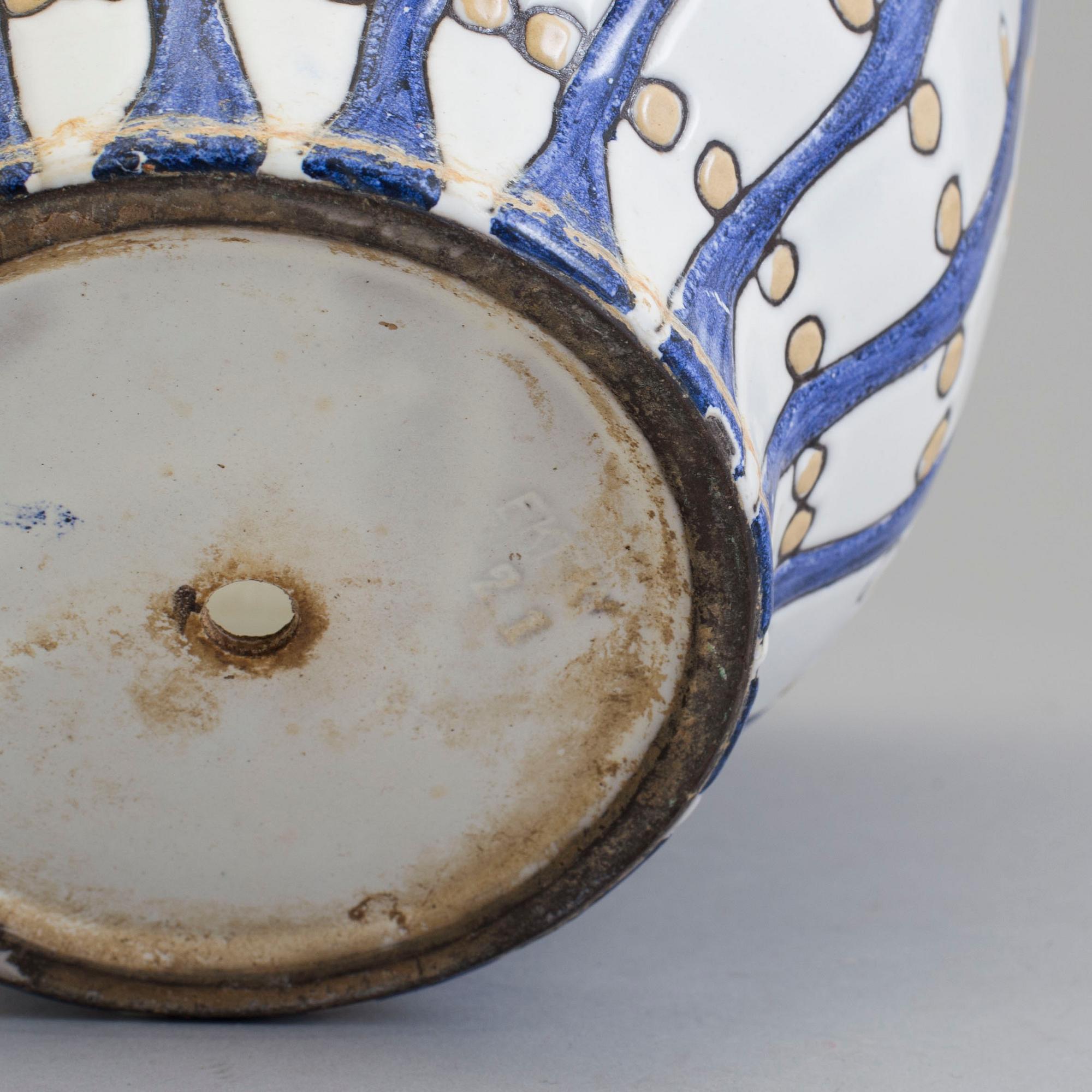 A 1960/70's flowerpot.