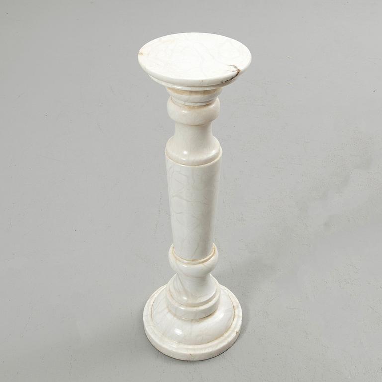 Pedestal with urn, 20th century.