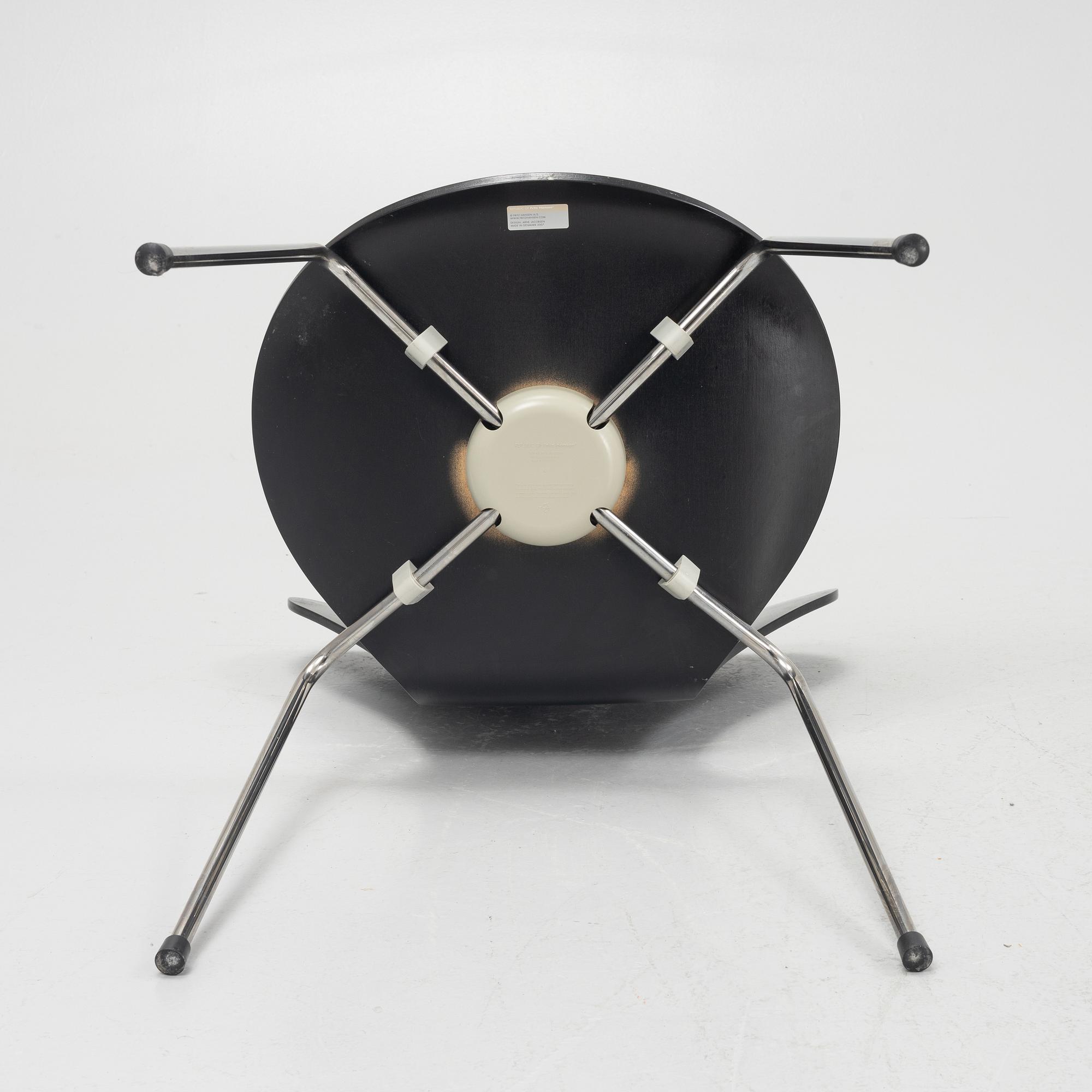 Arne Jacobsen, stolar, 4 st, "Sjuan", Fritz Hansen, Danmark, 2007.