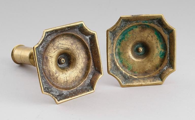 LJUSSTAKAR, 2 st, mässing, barockstil, sannolikt 1800-tal.