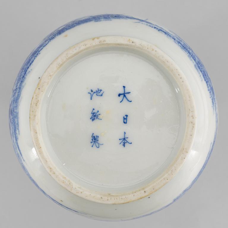Vas, porslin, Japan, troligen 1900-talets mitt.
