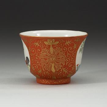 A famille rose and orange with gold cup, Qing dynasty 19th century. With Qianlongs sealmark in red.