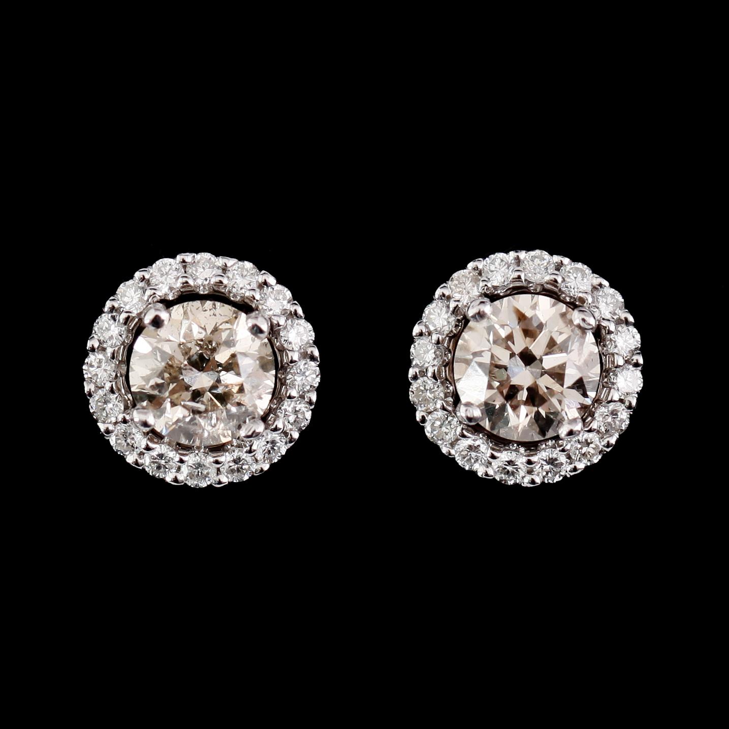 ÖRHÄNGEN, 1 par, 18 k vitguld, med briljanstlipade diamanter totalt 1.44 ct, avtagbar krans av diamanter totalt 0.45 ct.