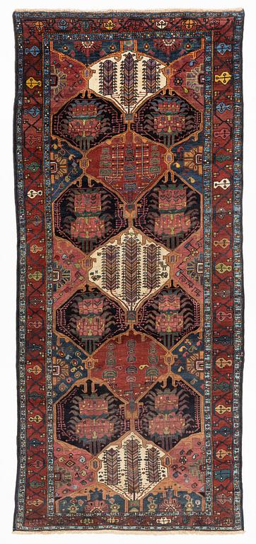 An antique Bardarash carpet, Chahar Mahal province, ca 358,5 x 162 cm.