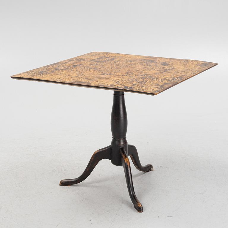 A folding table, around the year 1800.