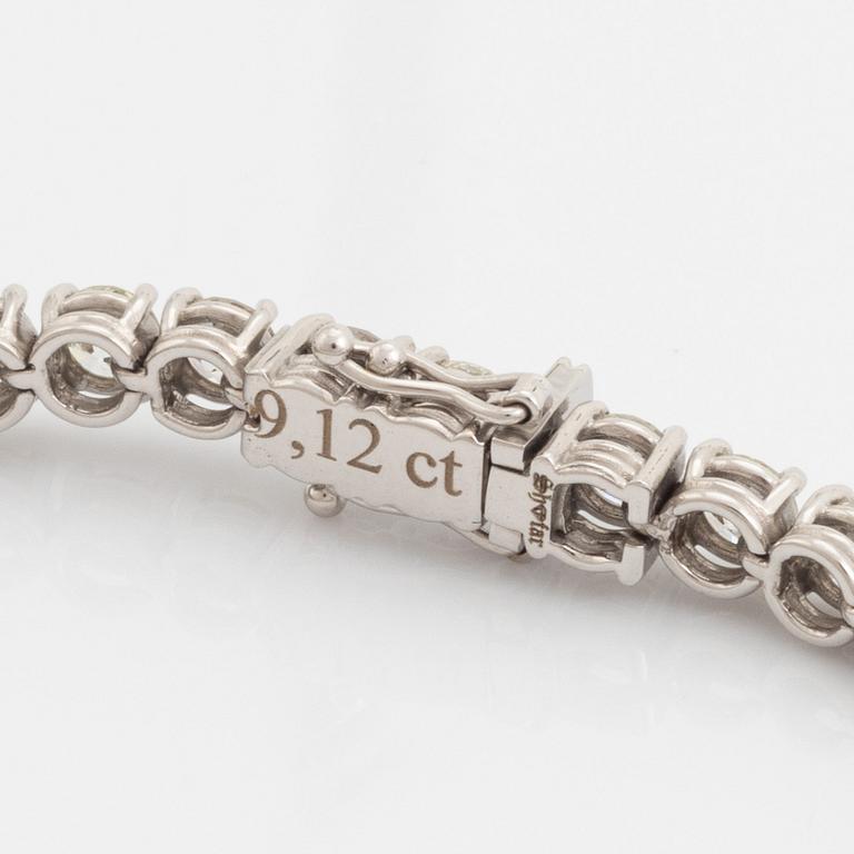 Tennisarmband med briljantslipade diamanter.