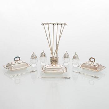 Collection of table setting items, 17 pcs.