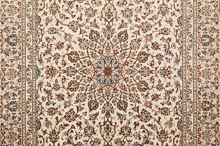 Matta, Keshan, ca 356 x 239 cm.