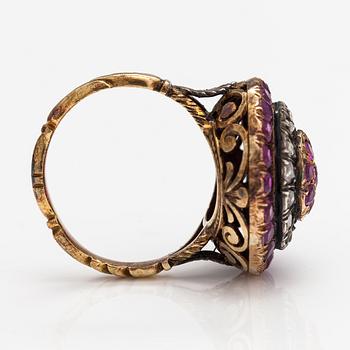 An 18K gold ring with rose-cut diamonds and rubies. Turn of the 20th century,