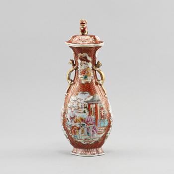 VAS, porslin, Kina, 1800-tal.