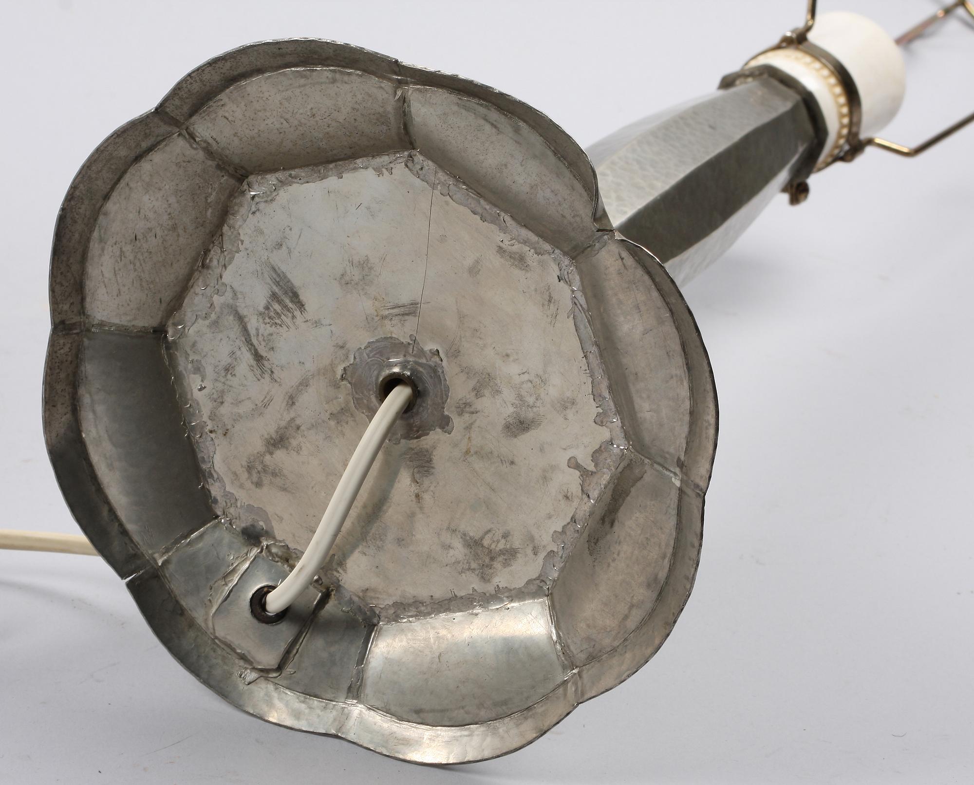 BORDSARMATUR, tenn, 1900-talets första hälft.