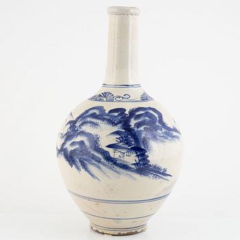 Vase, Japan, 20th century.