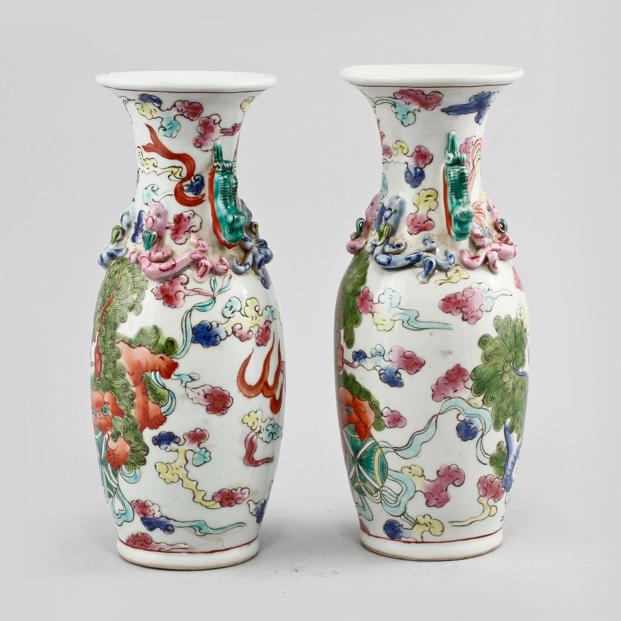 VASER, ett par, porslin, Kina, 1900-tal.