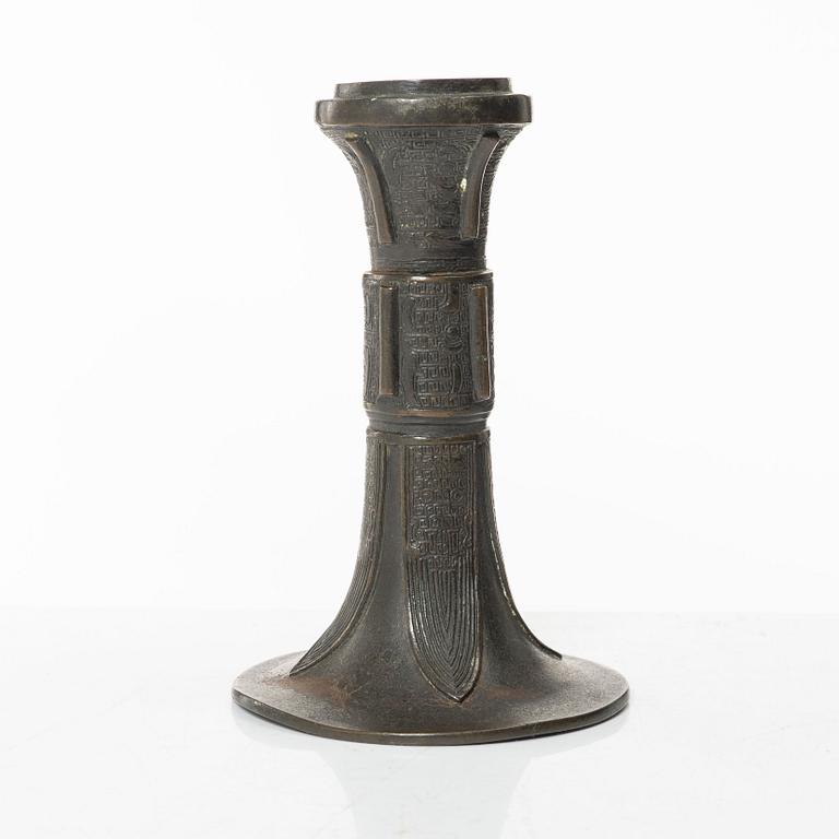 An archaistic bronze vase, Gu, Qing dynasty (1644-1912).