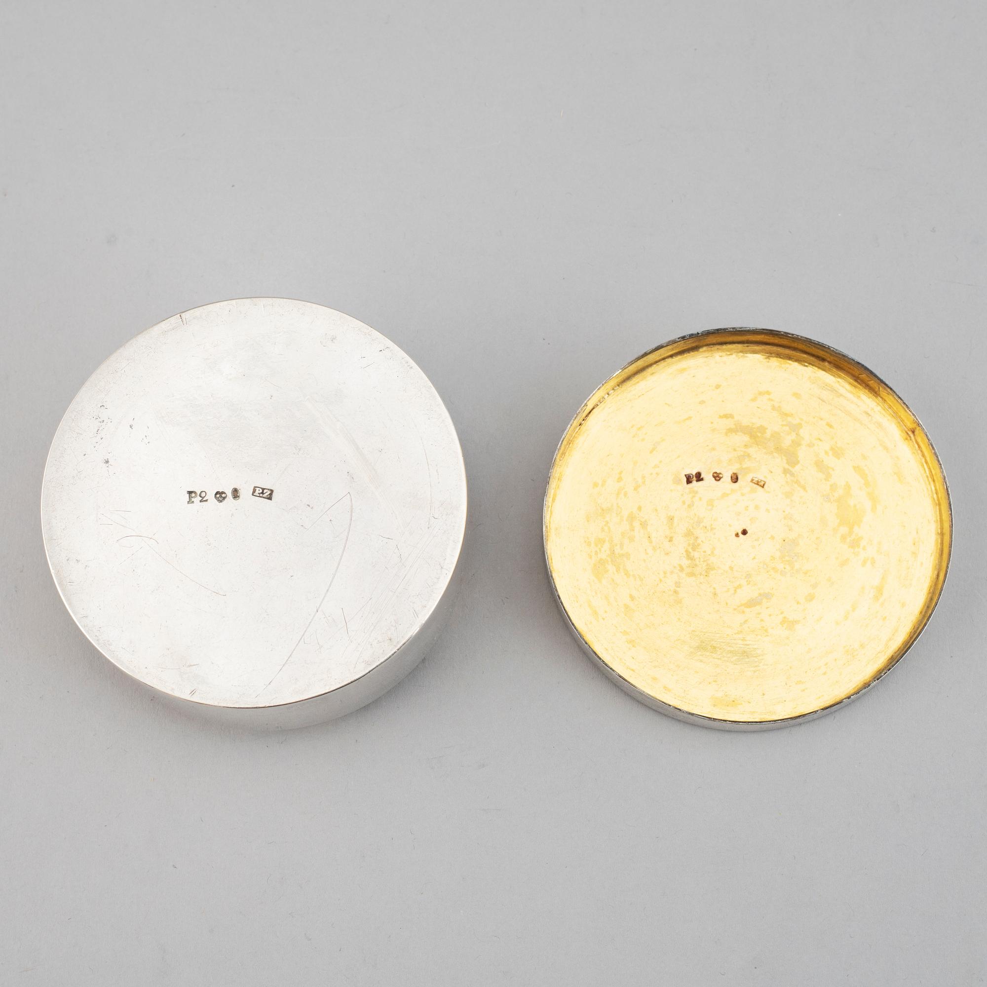 A Swedish 18th century parcel-gilt box with cover, makers mark of Pehr Zethelius, Stockholm 1797.