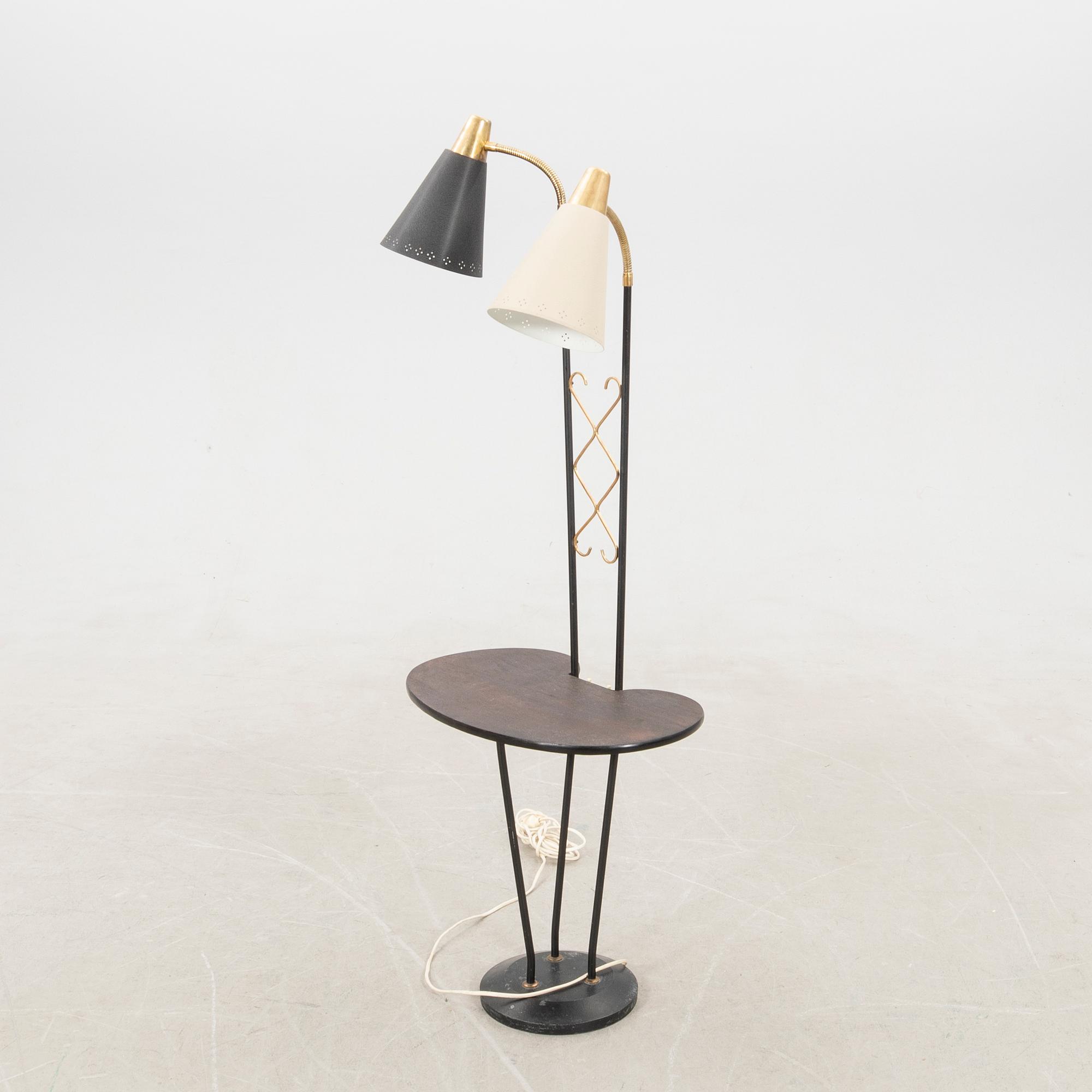 Golvlampa 1940/50-tal märkt Metallprydnader 735. - Bukowskis