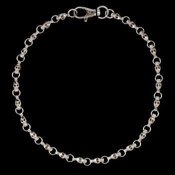 122. A white gold 'skull' necklace/chain. Weight 81,4 g.
