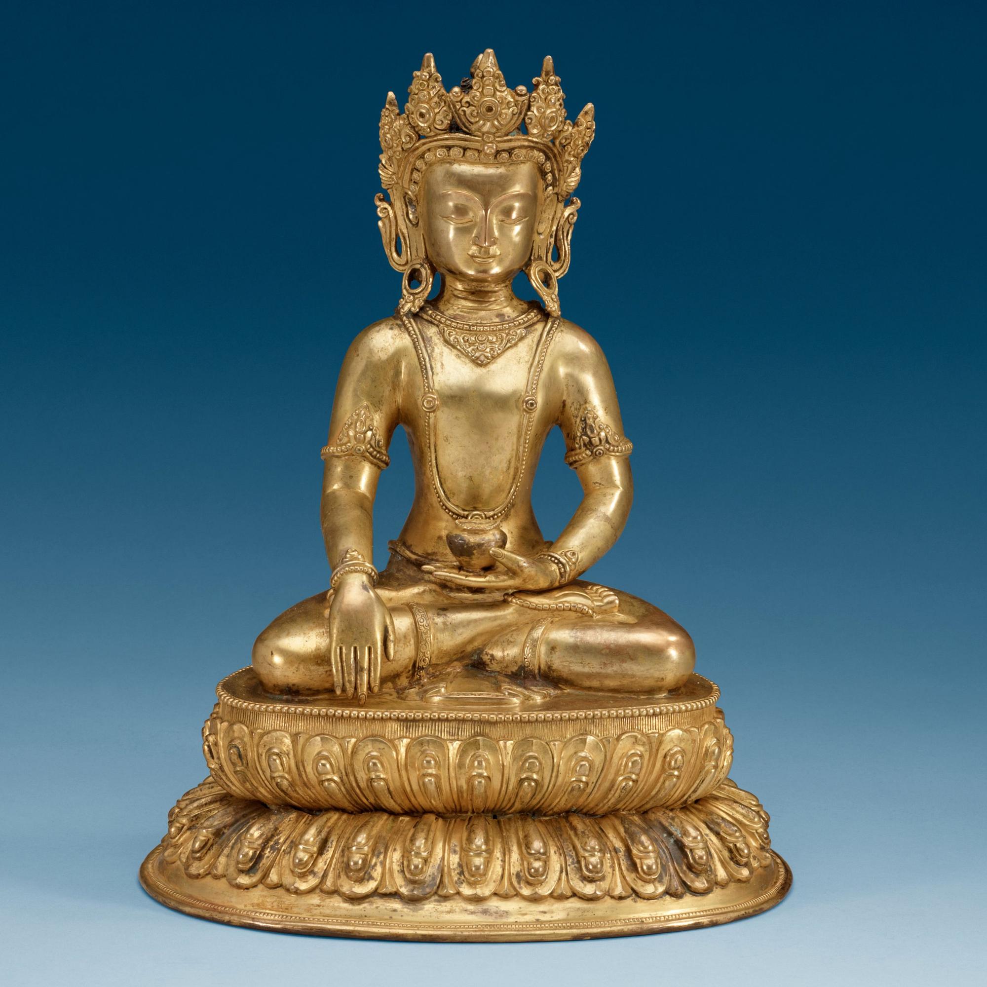 AMITAYUS, förgylld brons. Troligen sen Qing dynastin/1900-tal.