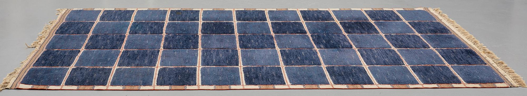 Märta Måås-Fjetterström, A CARPET, "Rutig blå halvflossa", knotted pile in relief, ca 304 x 209,5 cm, signed AB MMF.