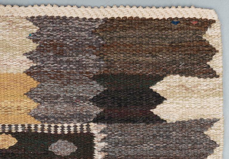 CARPET. "Nejlikan gråsvart". Tapestry weave (gobelängteknik). 272,5 x 219,5 cm. Signed AB MMF BN.