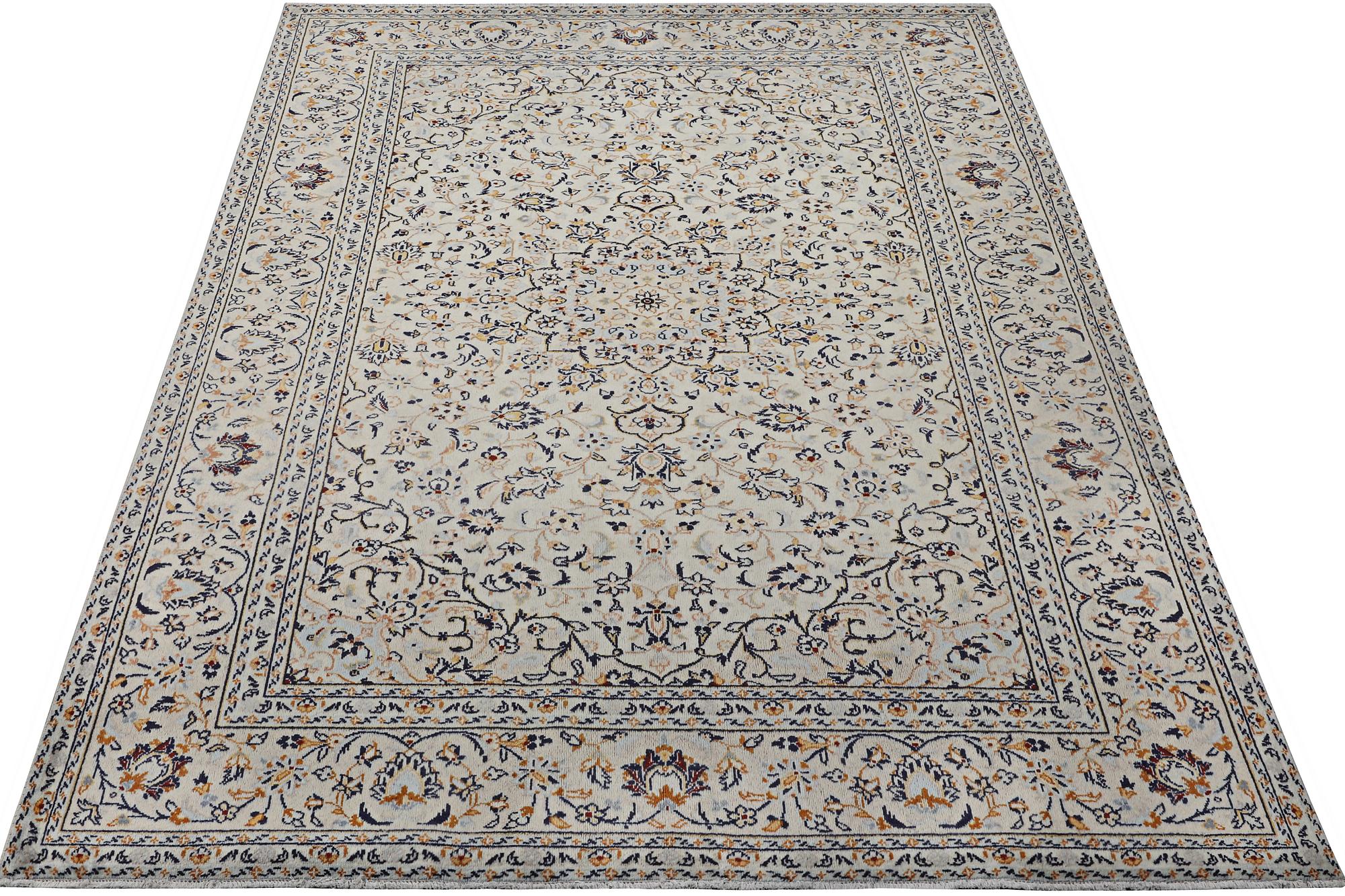 A Kashan carpet, c. 305 x 200 cm.