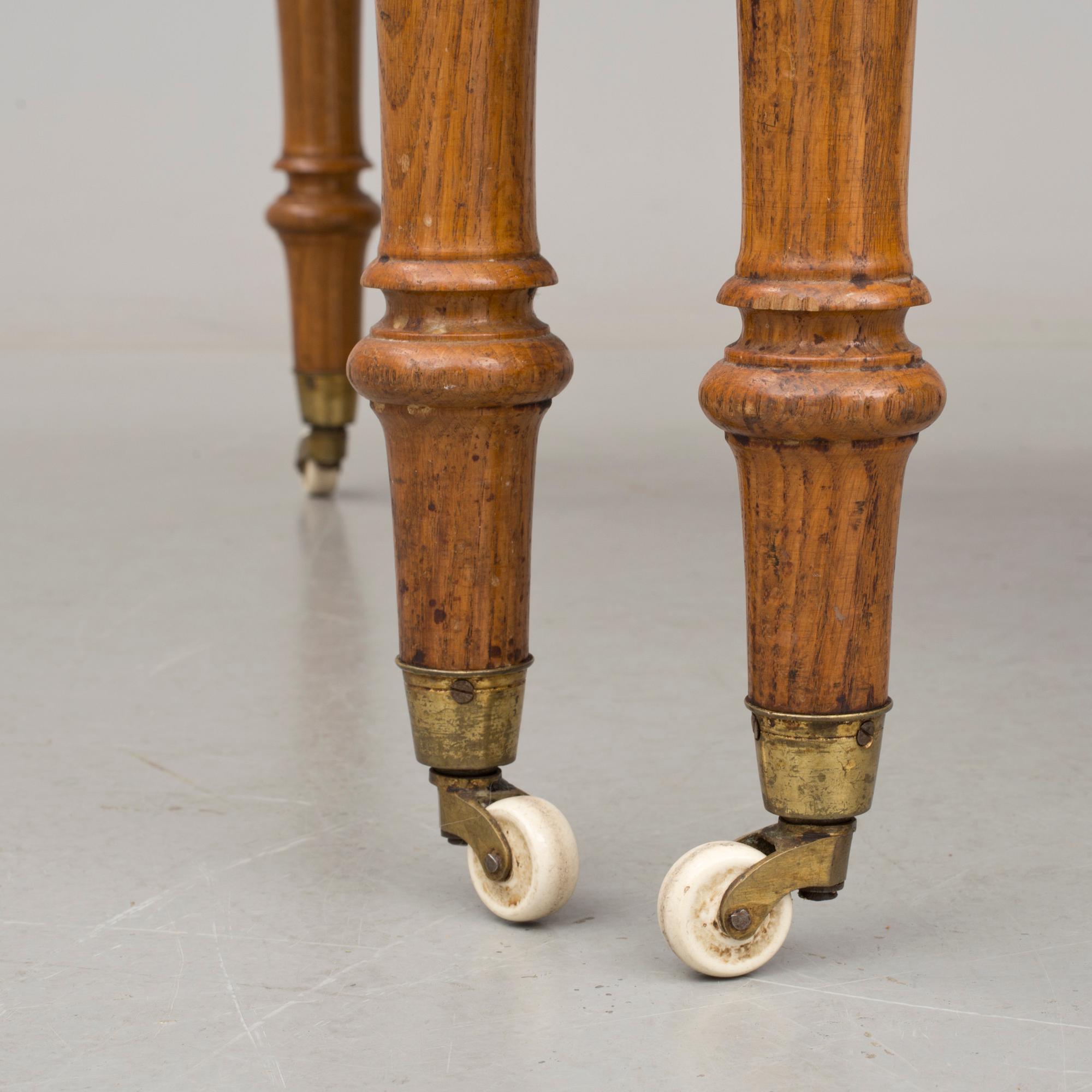 BORD, ek, omkring sekelskiftet 1900.