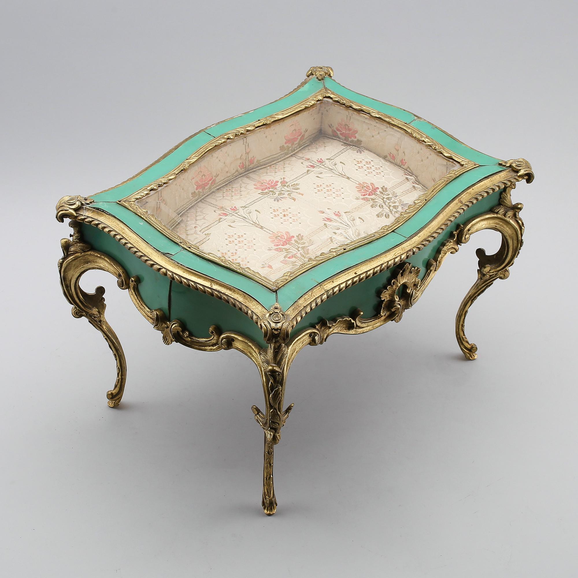 MINIATYRMONTERBORD, rokokostil, 1900-talets andra hälft.