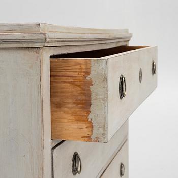 A chest of drawers, 19th century.
