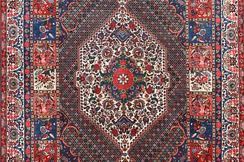 A carpet, Bakhtiari Saman, ca 360 x 252 cm.