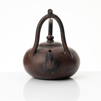 A Chinese yixing teapot, late Qing dynasty /around 1900.