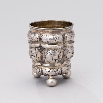 A AUGSBURG SILVER BEAKER, made by Christoph Leipziger 1639-1678, weight 135 g.