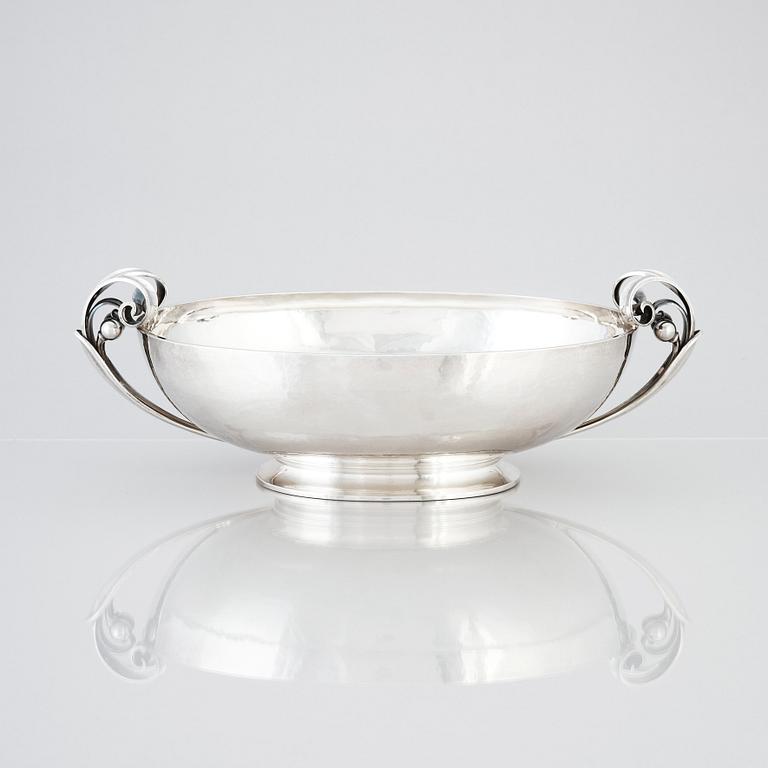 Harald Nielsen, a sterling silver jardinière, Georg Jensen, Copenhagen 1945-77, design nr 622B.