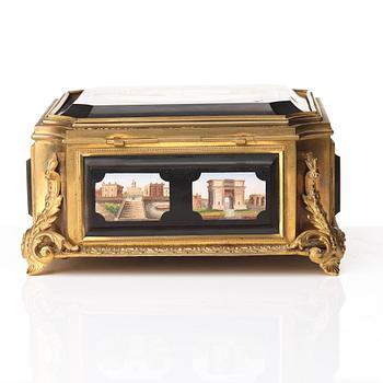 A micro mosaic gilt-bronze box by Cesare Roccheggiani -   Rome, Italy - second half / late c,19th century.