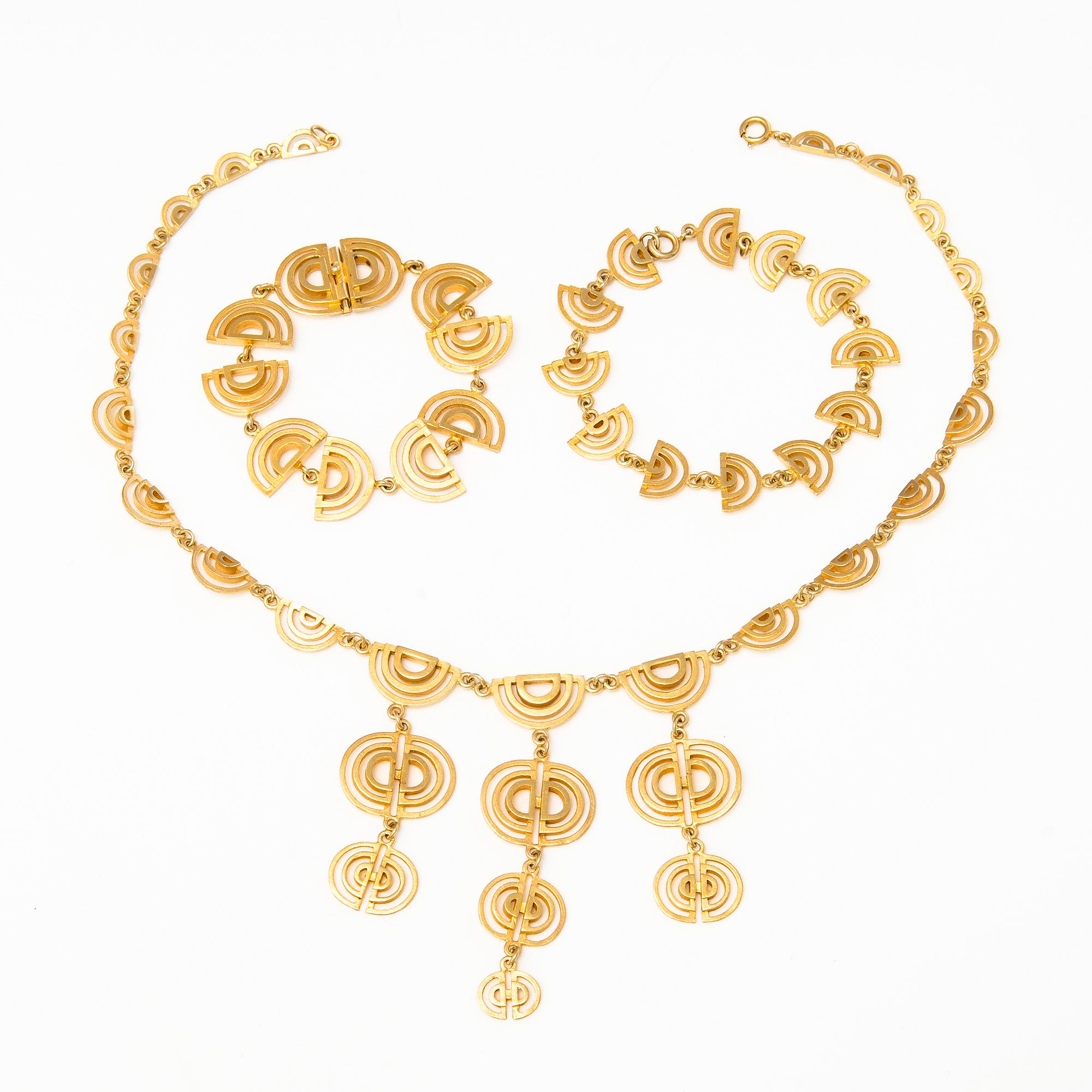 Jorma Laine, A set of gold plated silver necklace and two bracelets. Kultateollisuus Oy, Turku 1975.