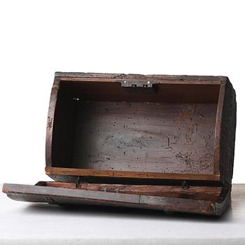 A casket and lid, C14 dated, second half of the 17th century.