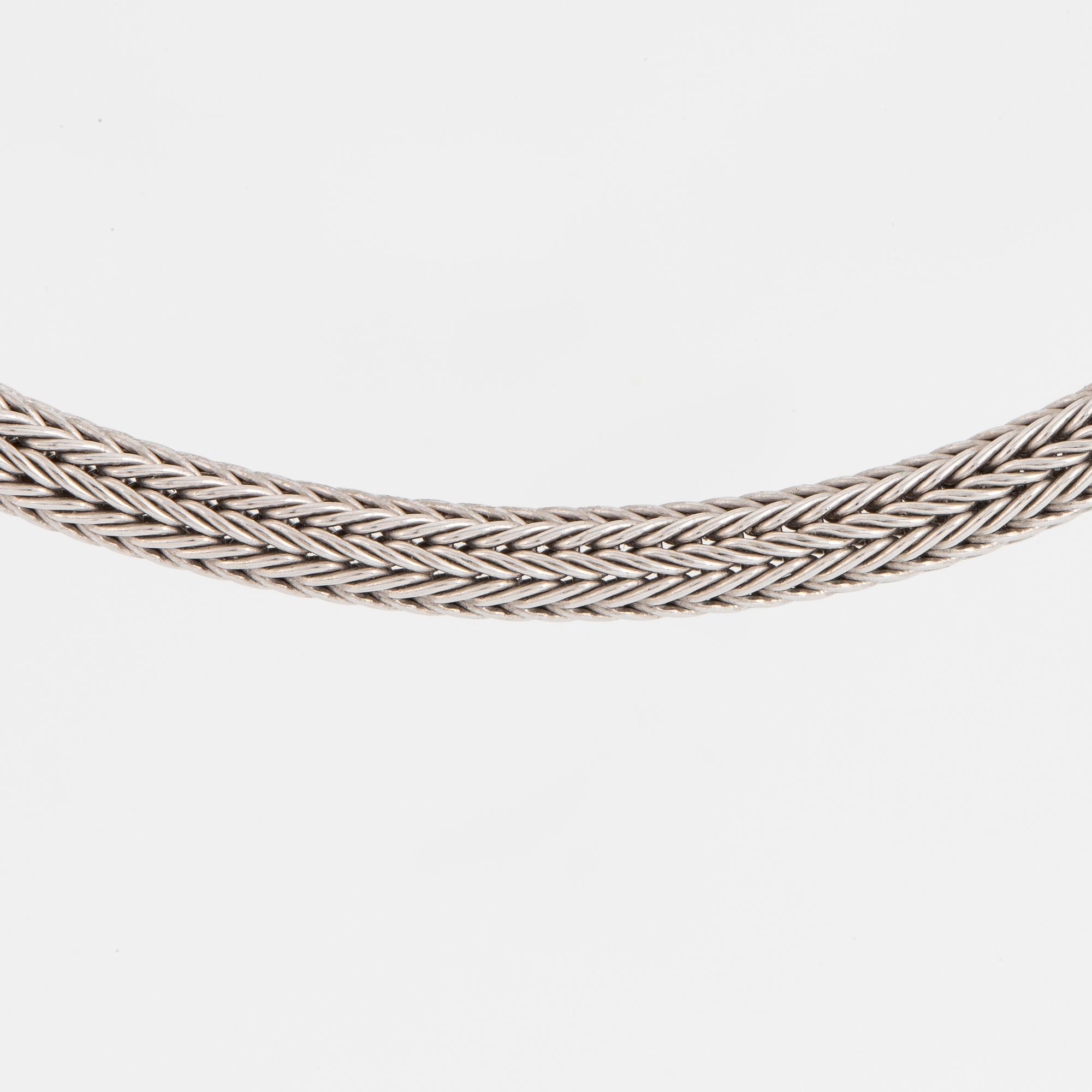 18K gold and platinum necklace with brilliant-cut diamonds.