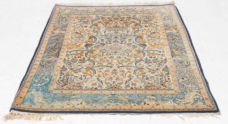 An Old Isfahan rug, c. 155 x 103 cm.