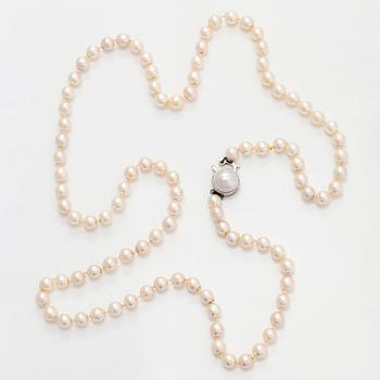 Pärlcollier, med japansk barockpärla, med lås 18K vitguld.