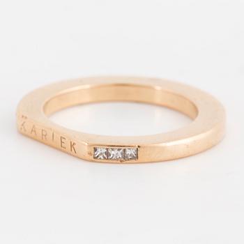 EFVA ATTLING, 18K gold and princess-cut diamond ring.