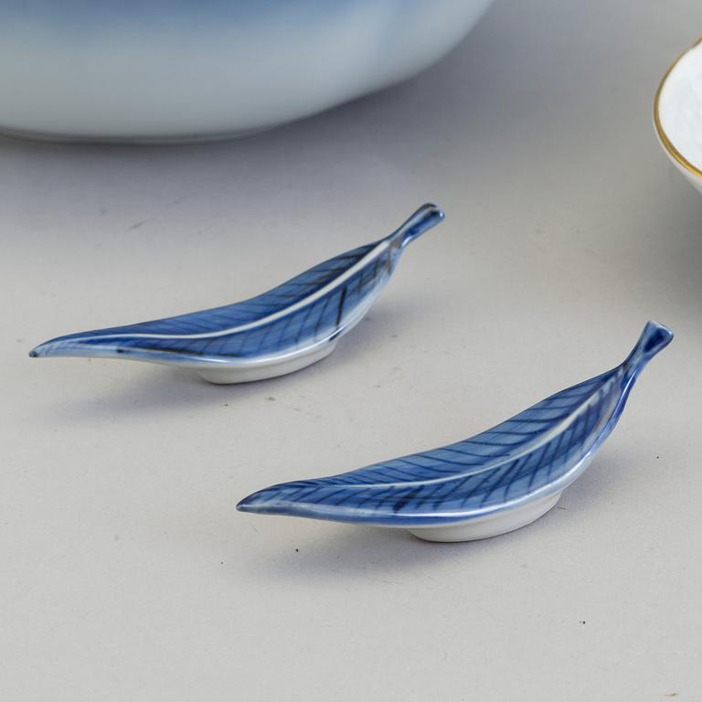 A set of 32 pcs "Seagull" porcelain dinner service Bing & Gröndahl, Copenhagen, Denmark.