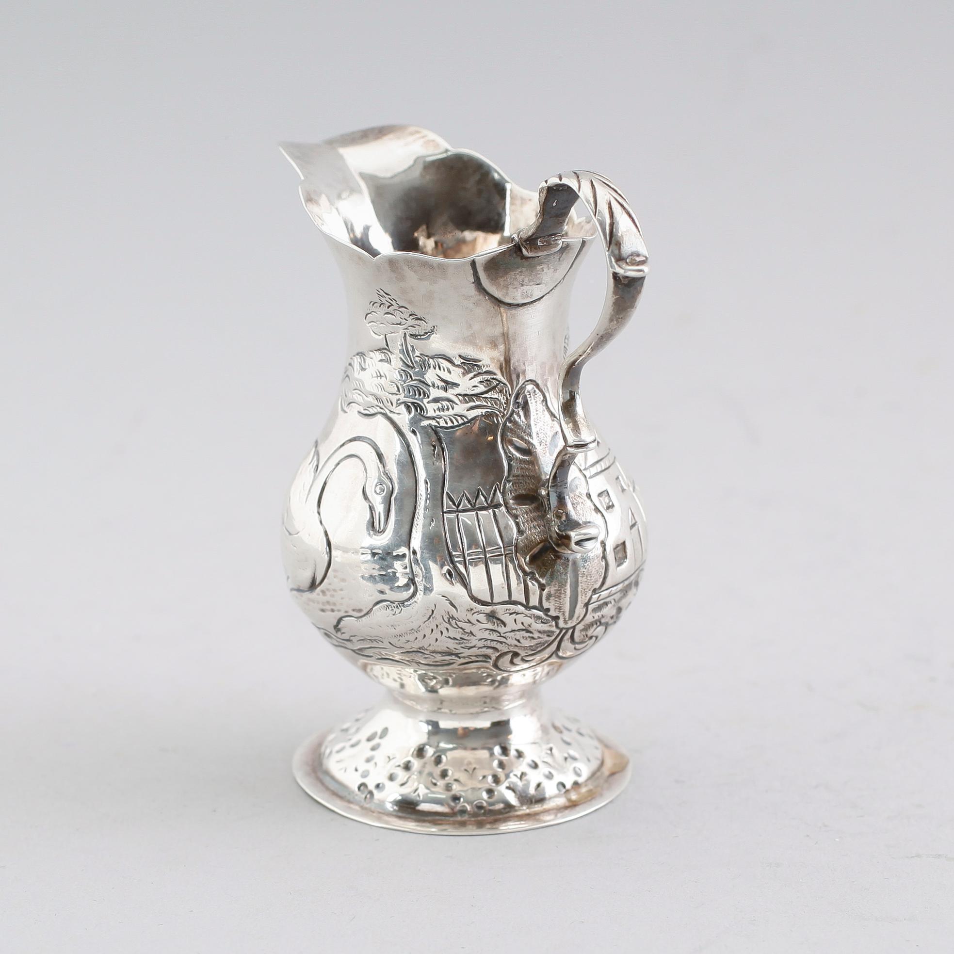 GRÄDDKANNA, silver, William Kersill, London 1764. Vikt ca 70 gram.