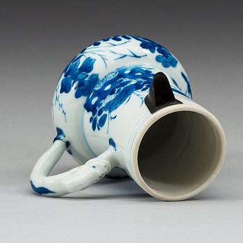 A blue and white ewer, Qing dynasty, Kangxi (1662-1722).