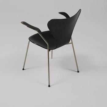 KARMSTOL, "Sjuan", Arne Jacobsen för Fritz Hansen, modell formgiven 1955.