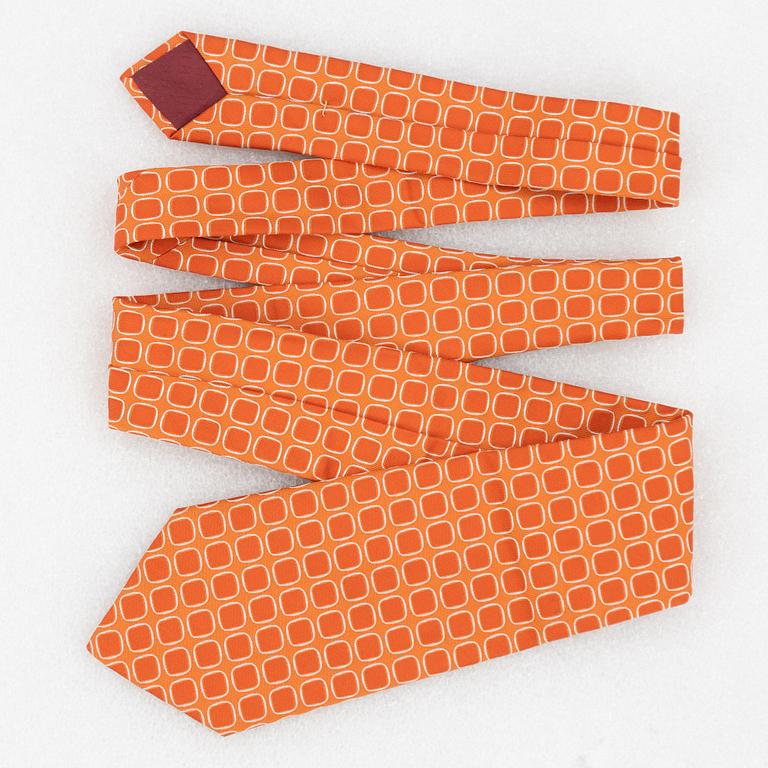 Hermès, 3 silk ties.