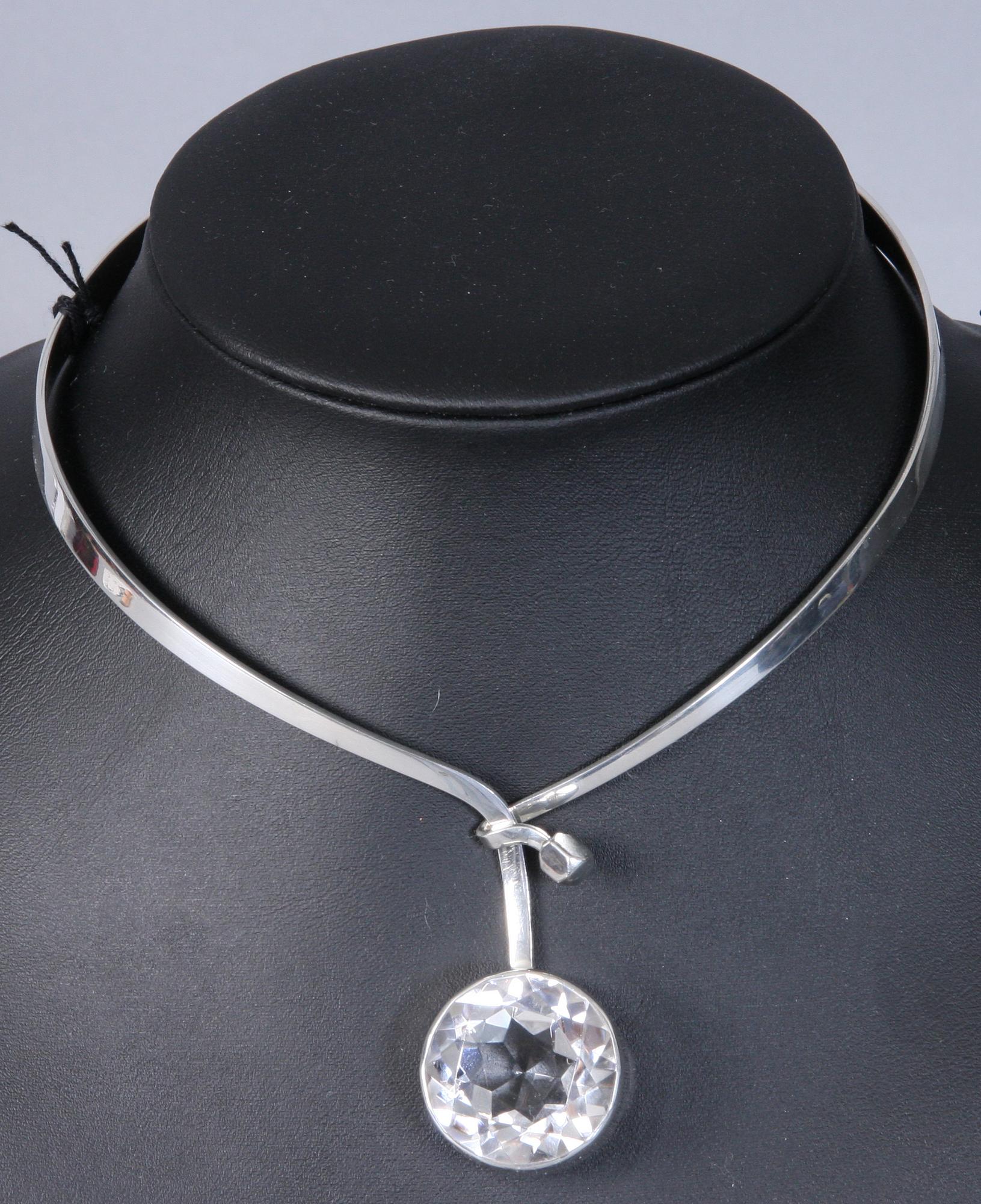 HALSRING, silver och bergskristall, Gesta Thyssel.